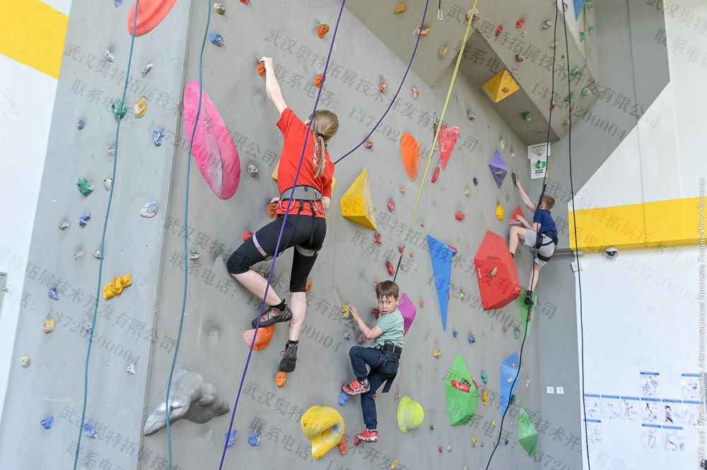 兒童游樂(lè)設(shè)備